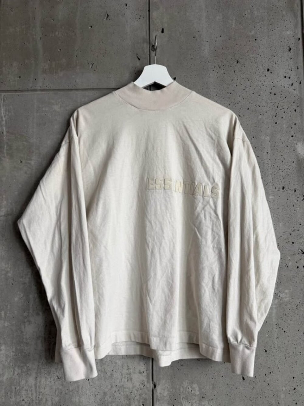 Fear of God ESSENTIALS Off-White Classic Crewneck Long sleeve